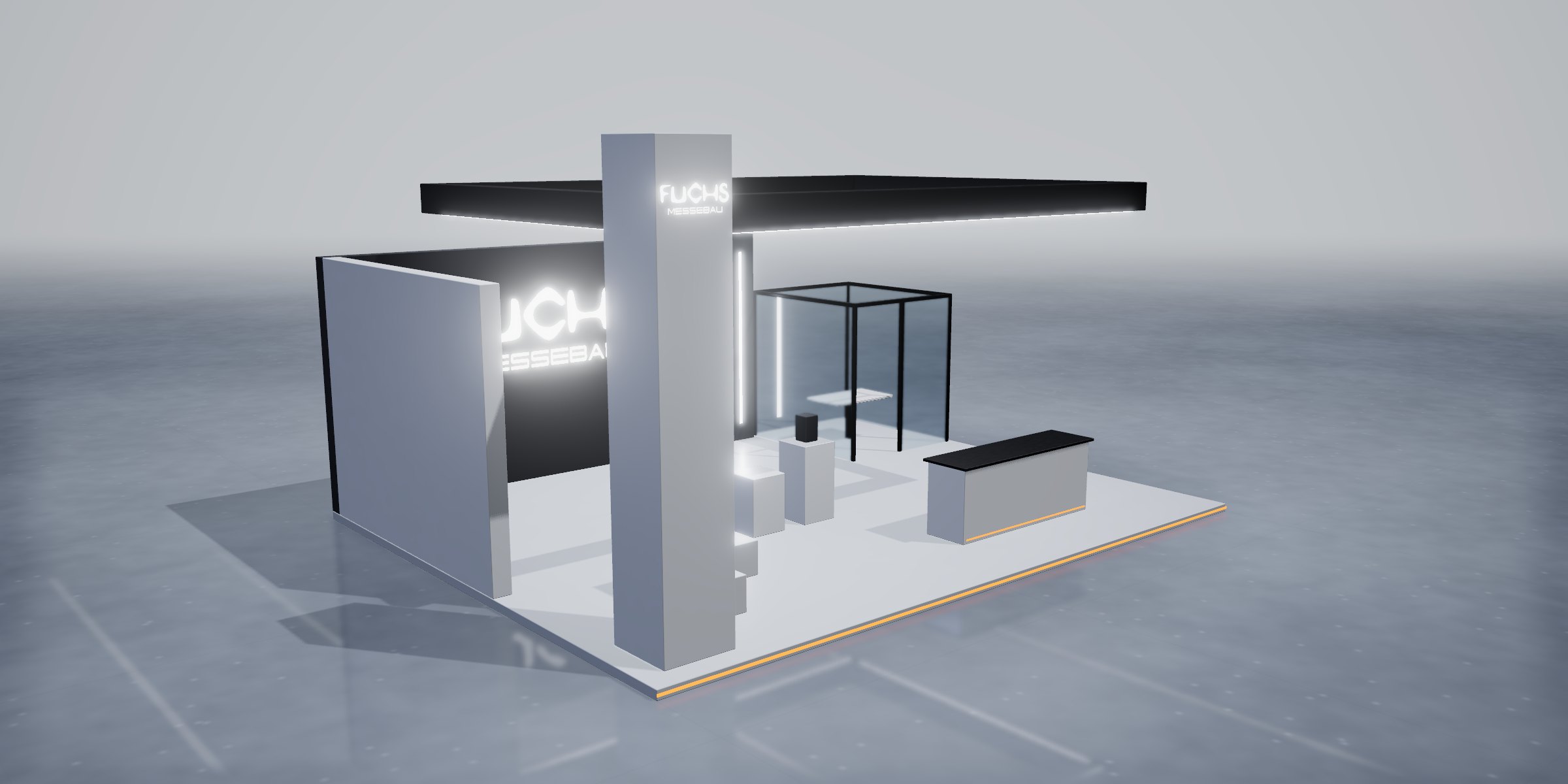 Heller Messestand mit weißen Wänden und orangefarbener Lichtkante in einer hellen Halle